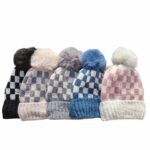 Lot de 4 Bonnets à carreaux à pompon (2,90€ l'unité)