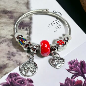 Lot de 36 (1,75€ unité) : Bracelets torsadés argentés aux couleurs & breloques mélangées