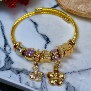 Lot de 12 (2,40 € unité) : Bracelets torsadés dorés aux couleurs & breloques mélangées – Image 3