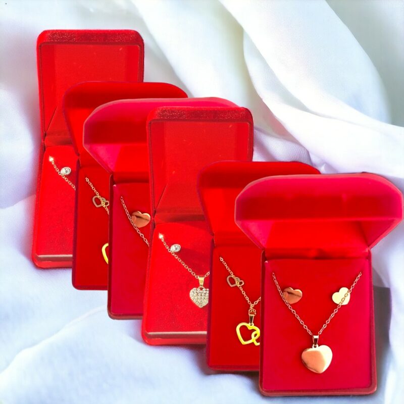 Lot de 10 Coffrets (2,50€ unité) : Collier et Boucles d'oreilles - Collection Coeur Doré