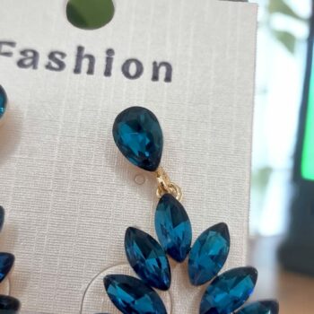 Présentoir de 20 Paires (2,50€ la paire) : Grandes Boucles d'Oreilles en strass coloré – Image 7
