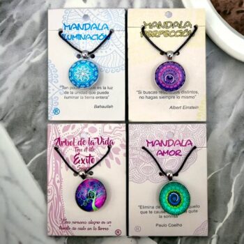 Lot de 30 (1,50€ pièce) : Mélange de Colliers Esotériques Mandala, Bonheur, Amour, Chance etc...