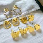 Lot mélangé de 30 (1,50€ la paire) : Paire de Petites Boucles d'Oreilles dorées en Acier Inoxydable
