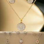 Lot de 20 (2,10€ unité) : Parure Colliers avec boucles d'oreilles dorés Acier Inoxydable