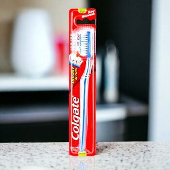 Lot de 12 (Soit 1€ pièce) : Brosse à dents double action - Colgate