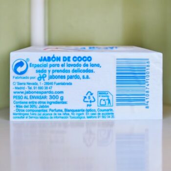 Lot de 10 (soit 1,51€ pièce) : Savons Coco Mains et Vêtements Délicats - 300g – Image 5
