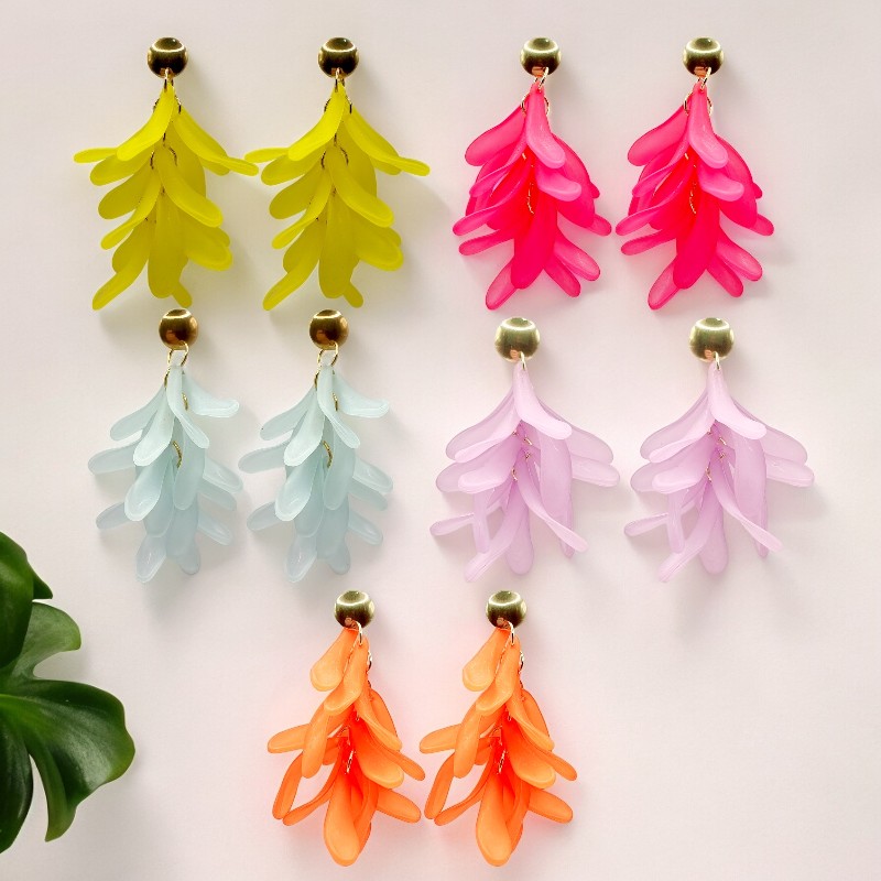 boucle d'oreille en gros 8 Mélange de 5 paires (Soit 2€ la Paire) : Boucles d'oreilles Grappes - Couleurs Mélangées – Image 1