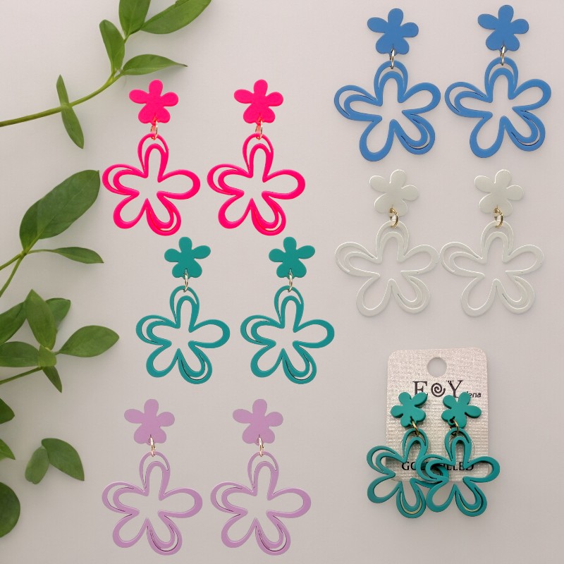 grossiste boucles d'oreille pas cher 11 Mélange de 5 paires (Soit 2€ la Paire) : Boucles d'oreilles Motifs fleurs couleurs mélangées – Image 1