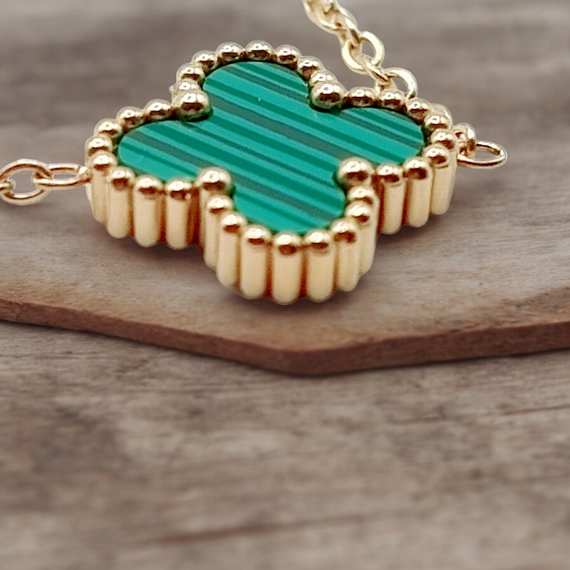 grossiste bracelet femme 3 Lot de 12 (1,90€ unité) : Bracelet Doré Avec Pendentif - Acier Inoxydable - Mélange de Couleurs – Image 2