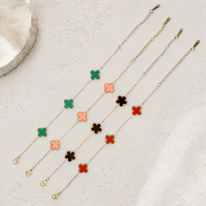 grossiste bracelet femme Lot de 12 (1,90€ unité) : Bracelet Doré Avec Pendentif - Acier Inoxydable - Mélange de Couleurs – Image 1
