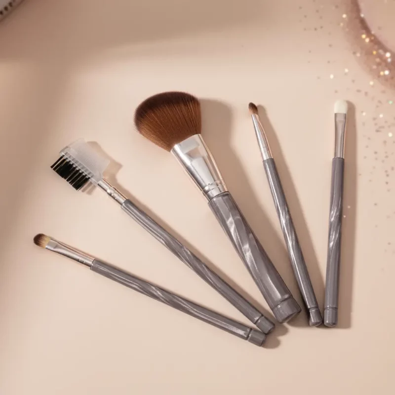 🎨Lot de 6 (soit 2,80€ le set) : Kit Pinceaux Maquillage (5 Pièces) – Le Luxe à Portée de Main ! ✨