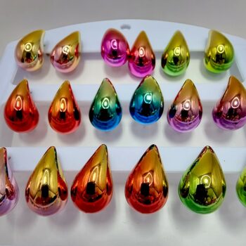 Présentoir de 12 paires (soit 0,85€ la paire) : Boucles d'oreilles "GROSSE GOUTTE" effet métallique différents coloris – Image 3
