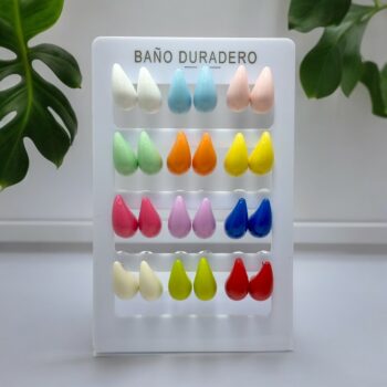 Présentoir de 12 paires (soit 0,85€ la paire) : Boucles d'oreilles "GROSSE GOUTTE" effet mat différents coloris – Image 2