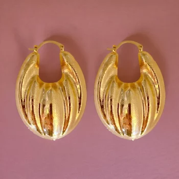 Lot de 20 paires (soit 1,80€ la paire) : Boucle d'oreille dorée Ultra légère – Image 2
