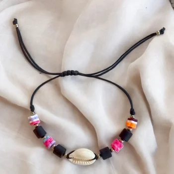 Lot de 24 (0,55€ unité) : Bracelet COQUILLAGE Avec Perles Colorées – Mélange de Couleurs – Image 2