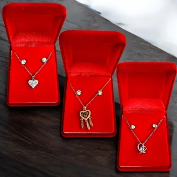 Lot de 4 Coffrets (1.30€ unité) : Collier et Boucles d'oreilles - Mélange de 4 Différents
