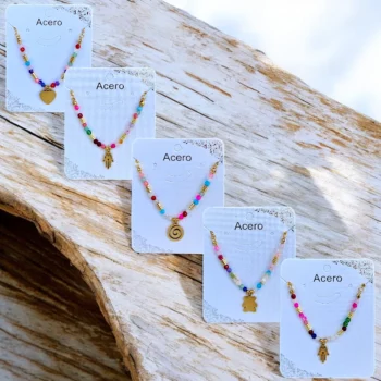 Lot de 5 (2,30€ l'unité) : Collier Perles colorées & Pendentif Doré en Acier Inoxydable