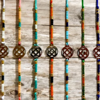 Lot de 12 (0.50€ unité) : Bracelet Fil & Perle coloré avec Bijou Argenté FLEUR & CERCLE – Image 2