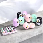 Présentoir de 24 (soit 1,18€ unité) Baumes à lèvres Pingouin - Easy Paris