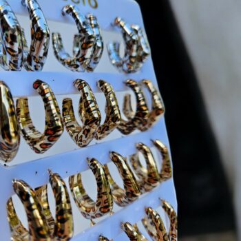 Présentoir de 12 paires (soit 0,92€ la paire) : Boucles d'oreilles En Acier Inoxydable CREOLES LEOPARD – Image 2