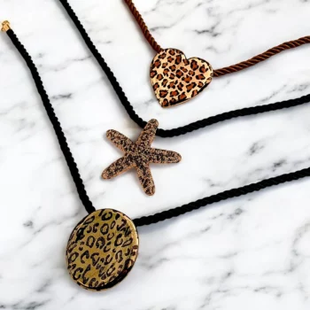 Lot de 12 (2,25€ pièce) : Mélange De Colliers en Corde avec Gros Pendentifs – Motif Léopard