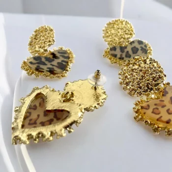 Lot de 12 paires (1,90€ la paire) : Paires de Boucles d'Oreilles Cœur Doré et Léopard – Image 2