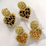 Lot de 12 paires (1,90€ la paire) : Paires de Boucles d'Oreilles Cœur Doré et Léopard