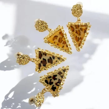 Lot de 6 paires (2,10€ la paire) : Paires de Boucles d'Oreilles Triangle Doré et Léopard – Image 2