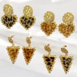 Lot de 12 paires (1,90€ la paire) : Paires de Boucles d’Oreilles Mélangées (Cœur et Triangle Doré & Léopard)