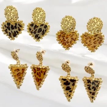 Lot de 12 paires (1,90€ la paire) : Paires de Boucles d’Oreilles Mélangées (Cœur et Triangle Doré & Léopard)
