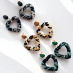 Lot de 6 paires (2,10€ la paire) : Paires de Boucles d’Oreilles Coeur en Tissu Motif Léopard