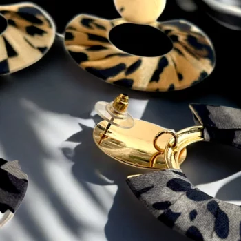 Lot de 6 paires (2,10€ la paire) : Paires de Boucles d’Oreilles Cercle en Tissu Motif Léopard – Image 2