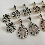 Lot de 12 paires (1,95€ la paire) : Paires de Boucles d’Oreilles Dorées Fleurs & Gouttes Motif Léopard