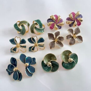 Lot de 6 paires (1,95€ la paire) : Paires de Boucles d’Oreilles Dorées & Colorées Florales – Image 2