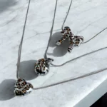Lot de 6 (1,50€ Pièce) : Colliers Léopard Argenté – Style Sauvage et Élégant