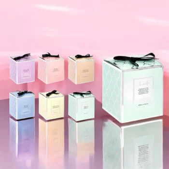 Présentoir de 24 (Soit 2,45€ Pièce) : Bougies Parfumées Acorde 120g – 6 Parfums Assortis