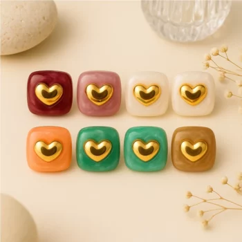 Présentoir de 12 paires (soit 0,90€ la paire) : Paires de Boucles d’Oreilles Nacrées Cœur Doré – Modèle Acier – Image 2