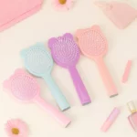 Carton de 12 (soit 1,95€ Pièce) : Brosse à Cheveux Rondes Colorées OREILLES FANTAISIES