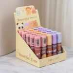 Présentoir de 24 (1,52€ Pièce) : Gloss pour lèvres BEAUTIFUL TIME – Kevin & Coco