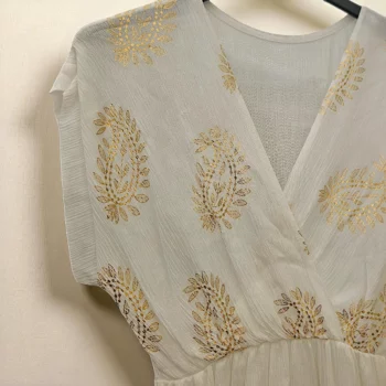 Robe mi-longue Blanc écru Sans Manches Motif Paisley Doré - MADE IN ITALY – Image 2