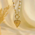 Lot de 6 (2,20€ Pièce) : Bracelet Doré avec Gros Pendentif Estival – Perles Blanches & Dorées – Acier Inoxydable