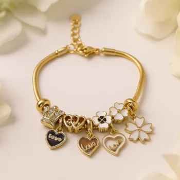 Lot de 6 (2,30€ Pièce) : Bracelet Doré avec Plusieurs Charms Colorés & Dorés – Acier Inoxydable – Image 2