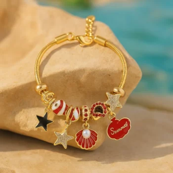 Lot de 6 (2,30€ Pièce) : Bracelet Doré avec Plusieurs Charms Colorés & Dorés – Acier Inoxydable