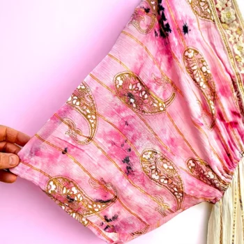 Robe longue Rose & Blanc Manches Courtes Motif Paisley Doré MADE IN INDIA – Image 2