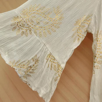 Robe-liquette courte Blanc écru Manches 3/4 Motif Paisley Doré – Image 3