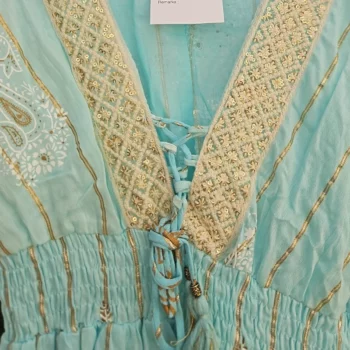 Robe longue Turquoise Sans manches Motif Paisley Blanc & Doré MADE IN INDIA – Image 3