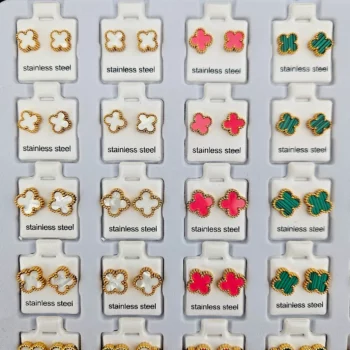 Présentoir de 36 (0,50€ Pièce) : Paires de Boucles d’Oreilles Trèfles Acier Inoxydable – Style Chic et Moderne – Image 3