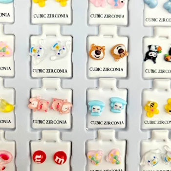 Présentoir de 36 (0,31€ Pièce) : Paires de Boucles d'Oreilles Animaux Colorés – CUBIC ZIRCONIA – Image 3