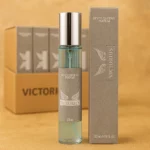Présentoir de 20 (1,20€ pièce) : Eau de toilette générique Homme VICTORIUS 33ml - Reyes Queens