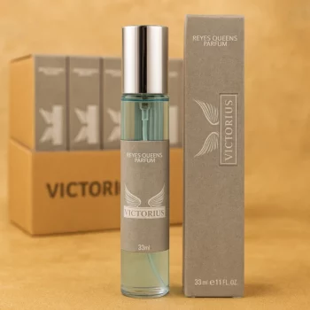 Présentoir de 20 (1,20€ pièce) : Eau de toilette générique Homme VICTORIUS 33ml - Reyes Queens